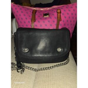 49. Coach Black Leather Crossbody Bag Silver Chain Strap Turnlock 25958